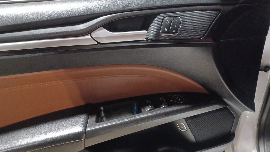 Used 2019 Ford Fusion Titanium image 5