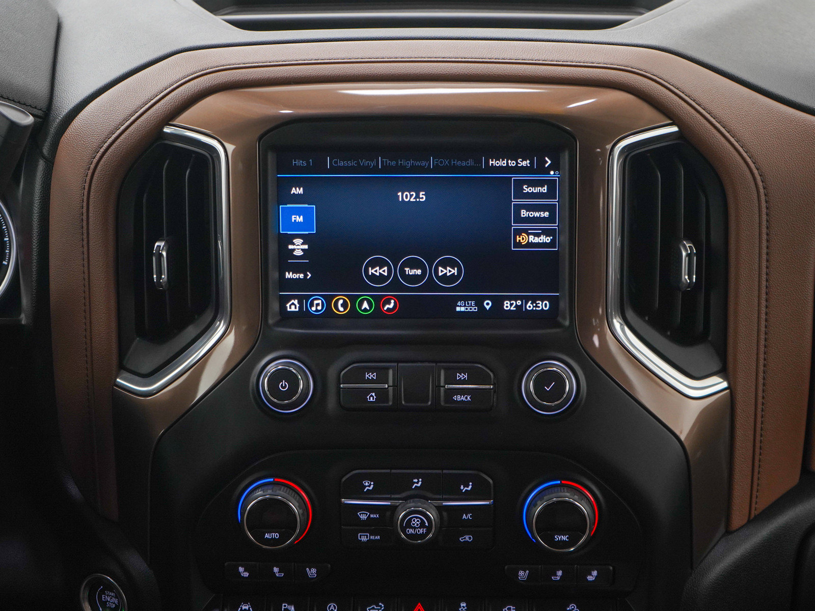 Used 2019 Chevrolet Silverado 1500 High Country w/ Technology Package AWD/4WD image 15