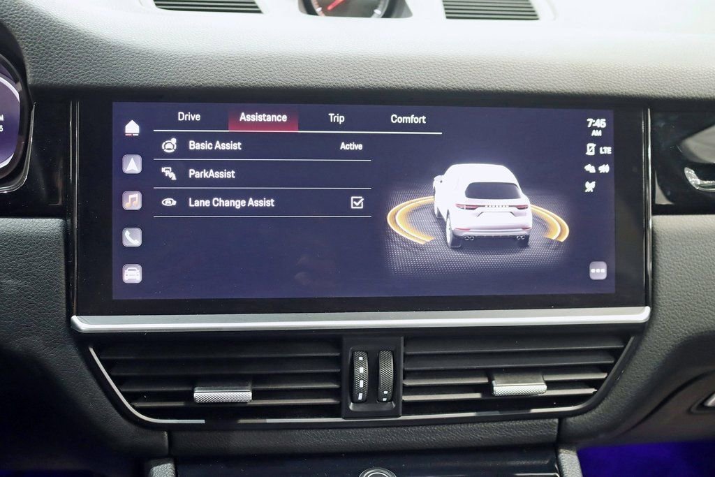 Used 2022 Porsche Cayenne Platinum Edition image 24