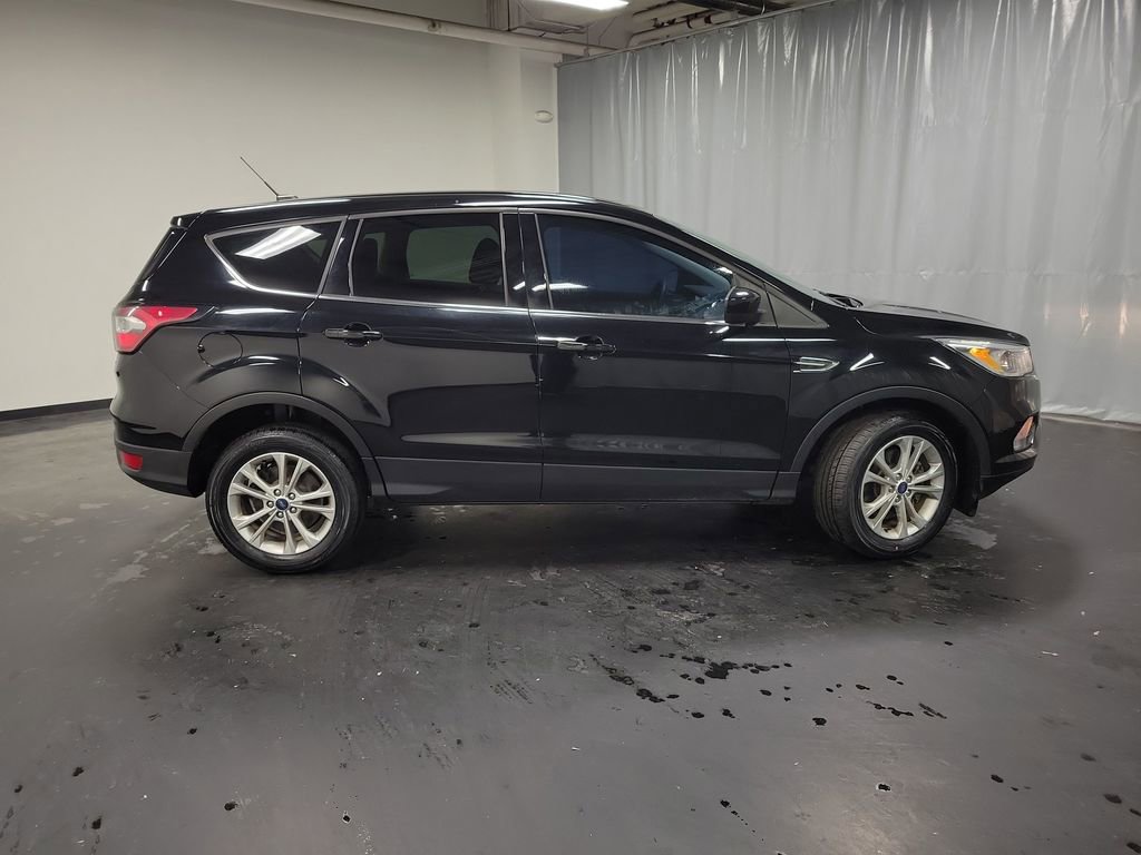 Used 2017 Ford Escape SE image 9