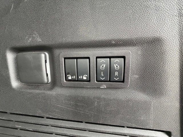 Used 2024 GMC Yukon XL SLT w/ SLT Luxury Package image 21