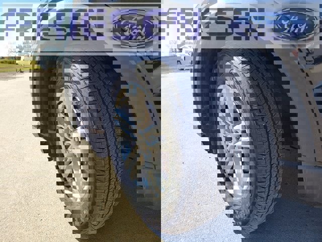 Used 2022 Ford Explorer XLT w/ Equipment Group 202A image 9