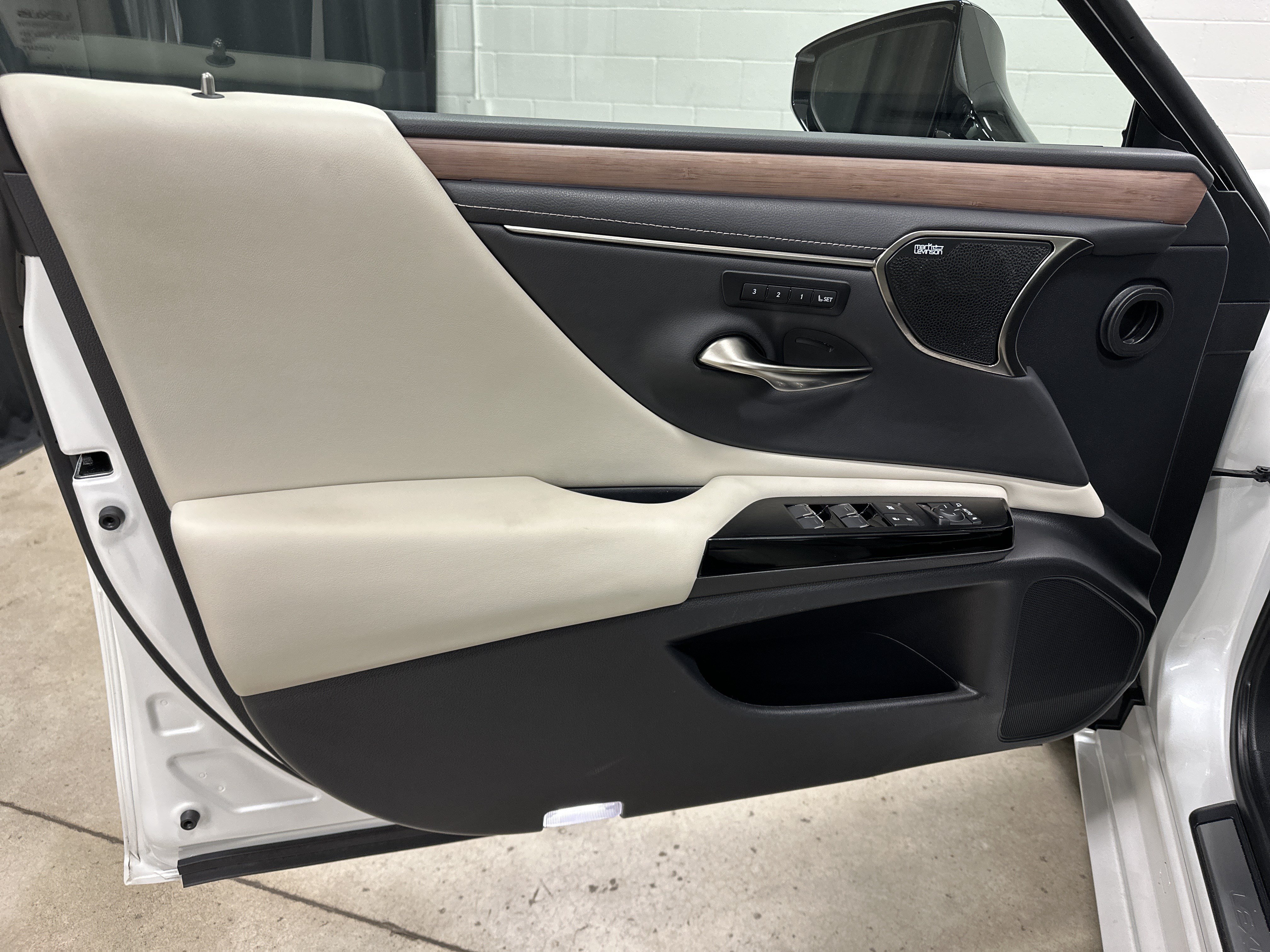 Certified 2024 Lexus ES 350 Ultra Luxury FWD image 14