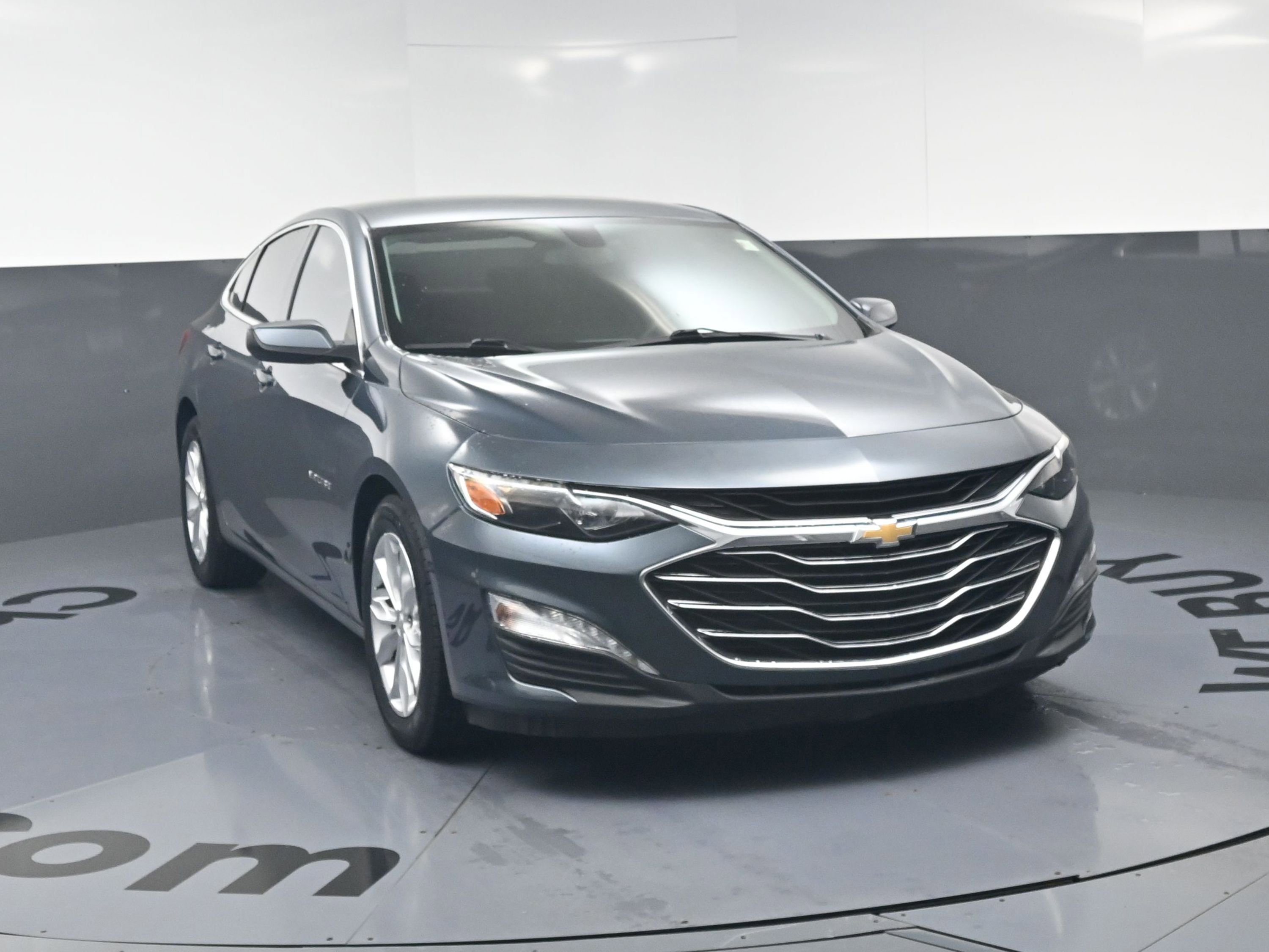 Used 2019 Chevrolet Malibu LT FWD image 3