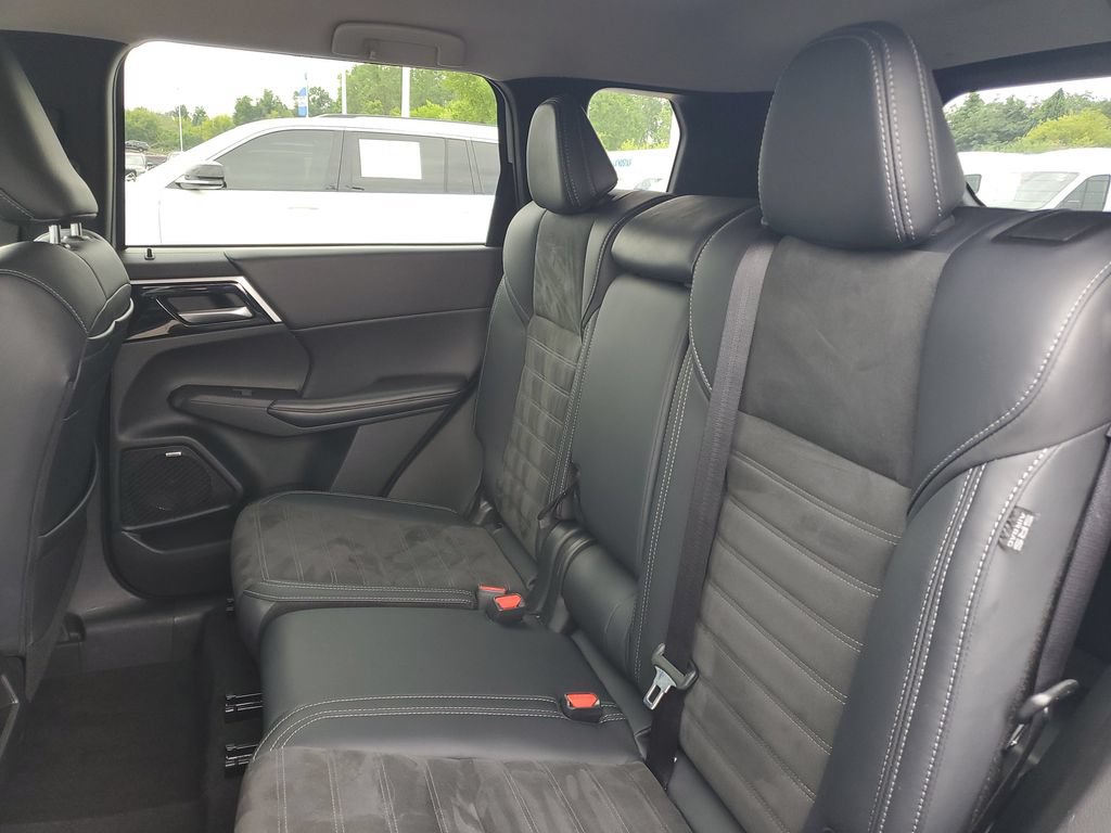 Used 2025 Mitsubishi Outlander SE AWD/4WD image 31