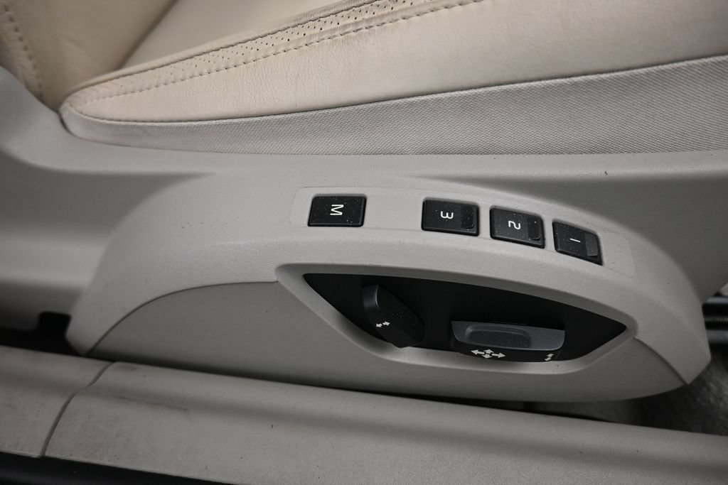 Used 2011 Volvo C70 T5 FWD image 30