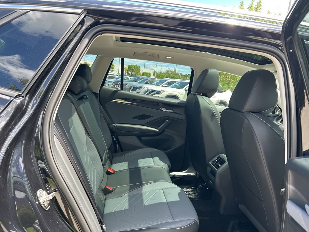 New 2025 Volkswagen Tiguan SE image 40