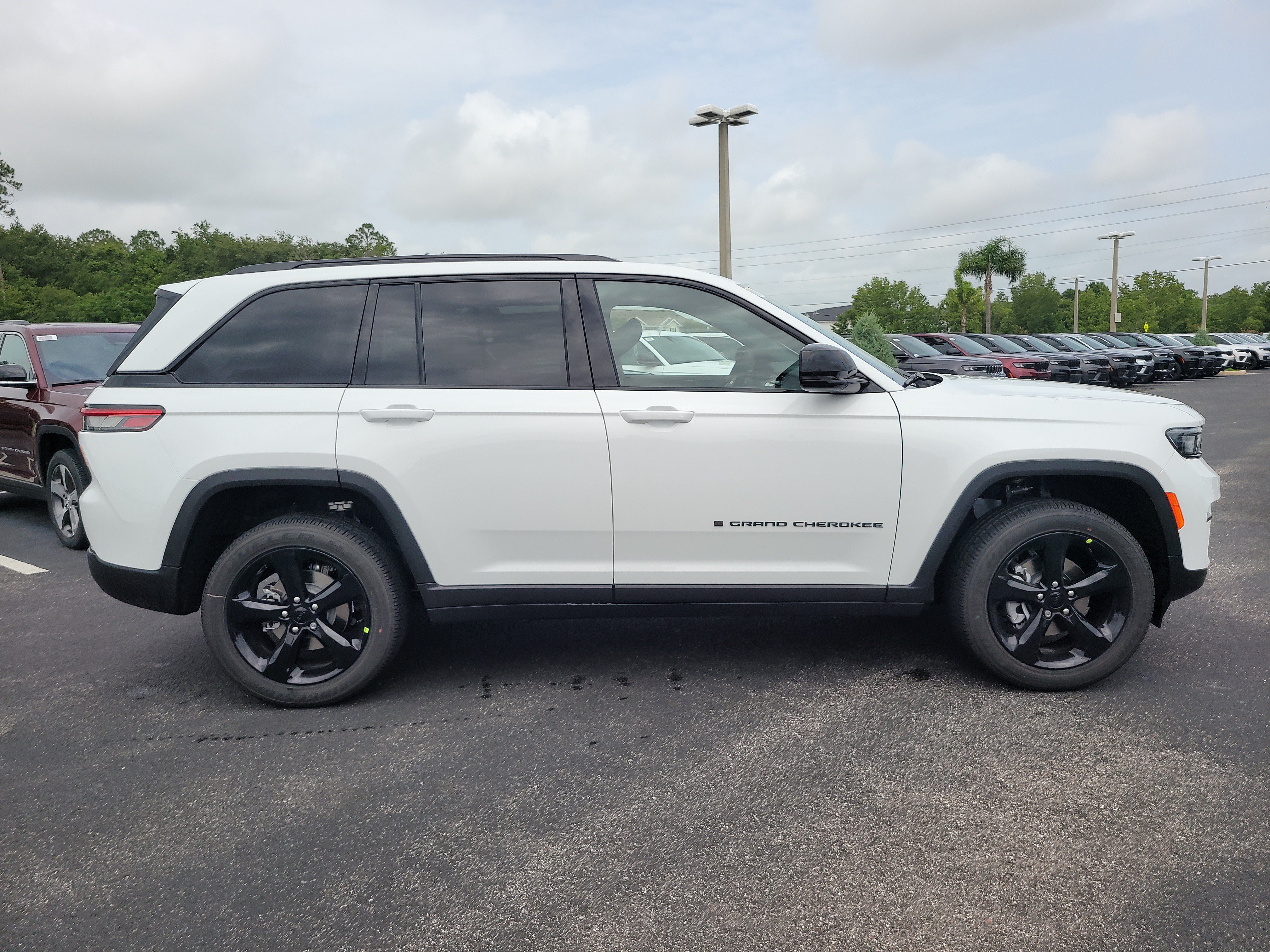 New 2025 Jeep Grand Cherokee Altitude RWD image 5