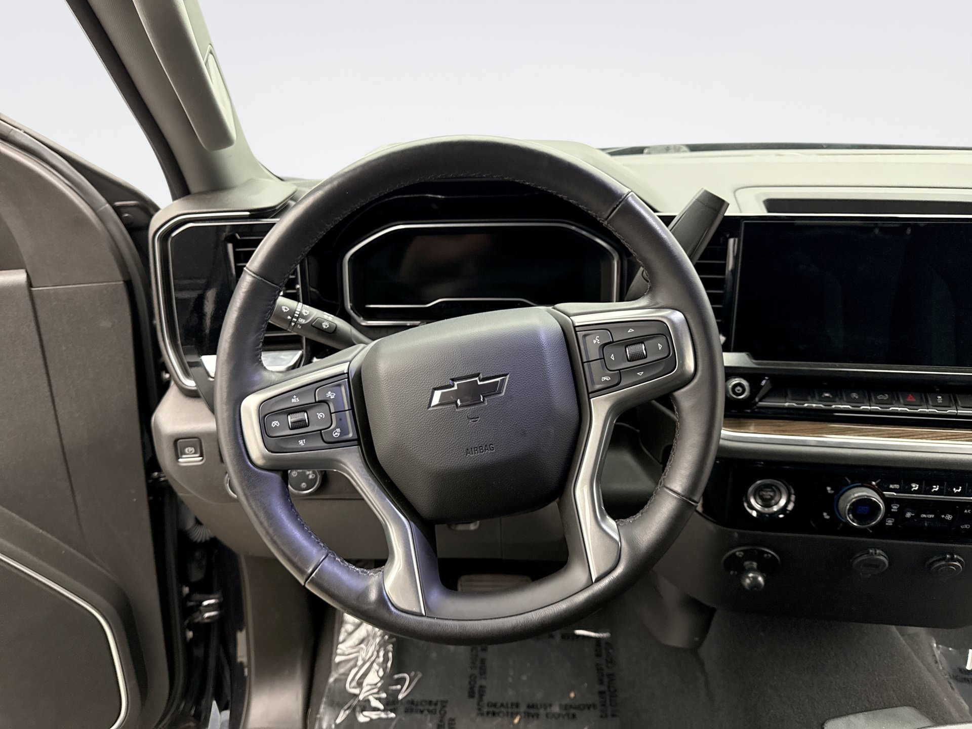 Used 2022 Chevrolet Silverado 1500 LT AWD/4WD image 12