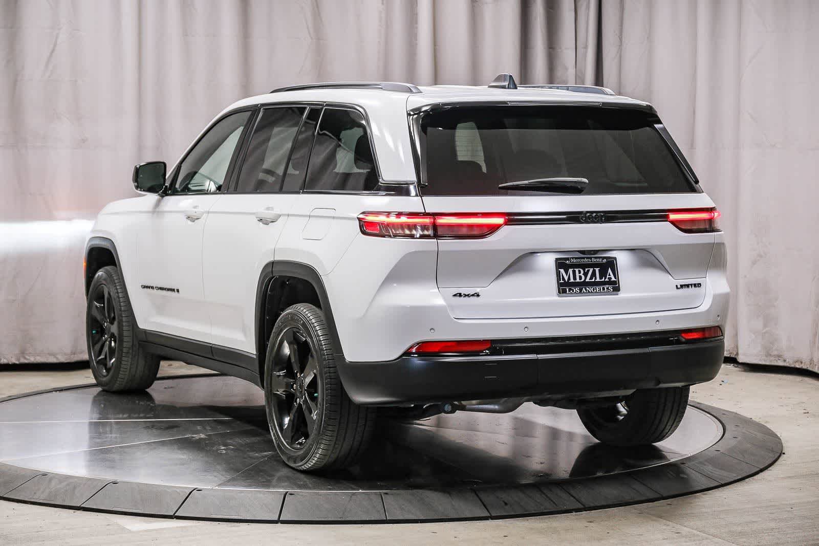 Used 2023 Jeep Grand Cherokee Limited w/ Black Appearance Package video 2