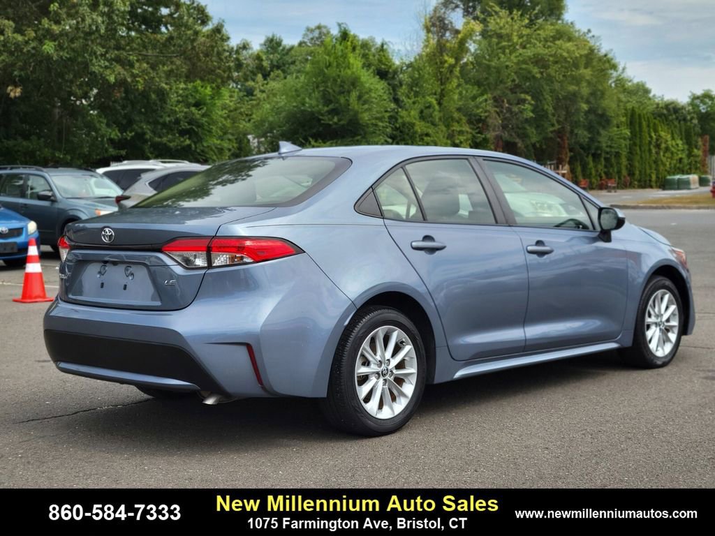 Used 2021 Toyota Corolla LE w/ LE Convenience Package image 5
