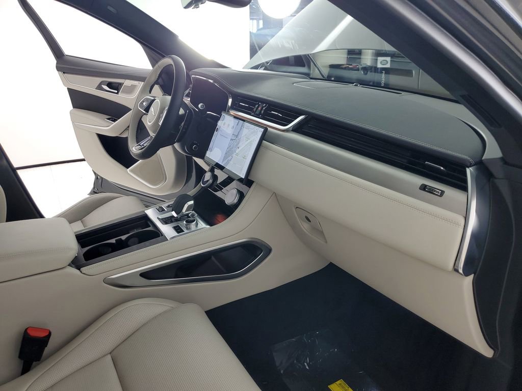 New 2026 Jaguar F-PACE R-Dynamic S image 16