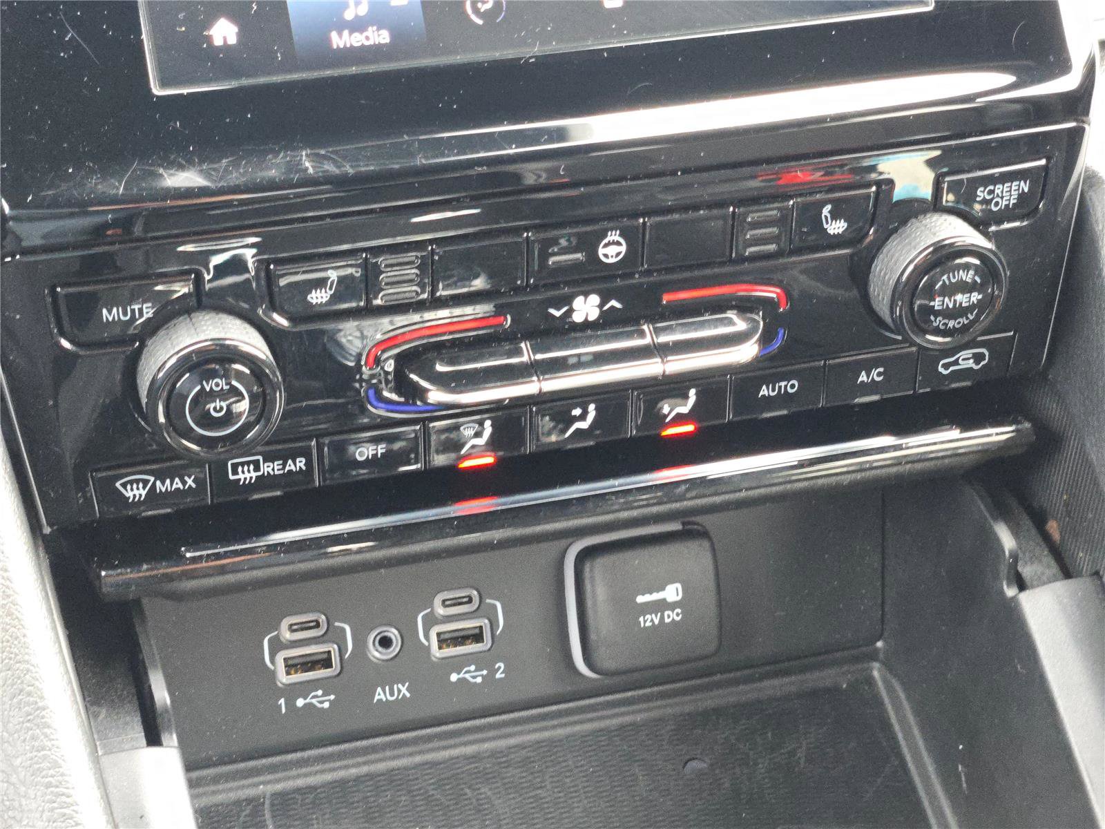 Certified 2024 Jeep Grand Cherokee Altitude image 32