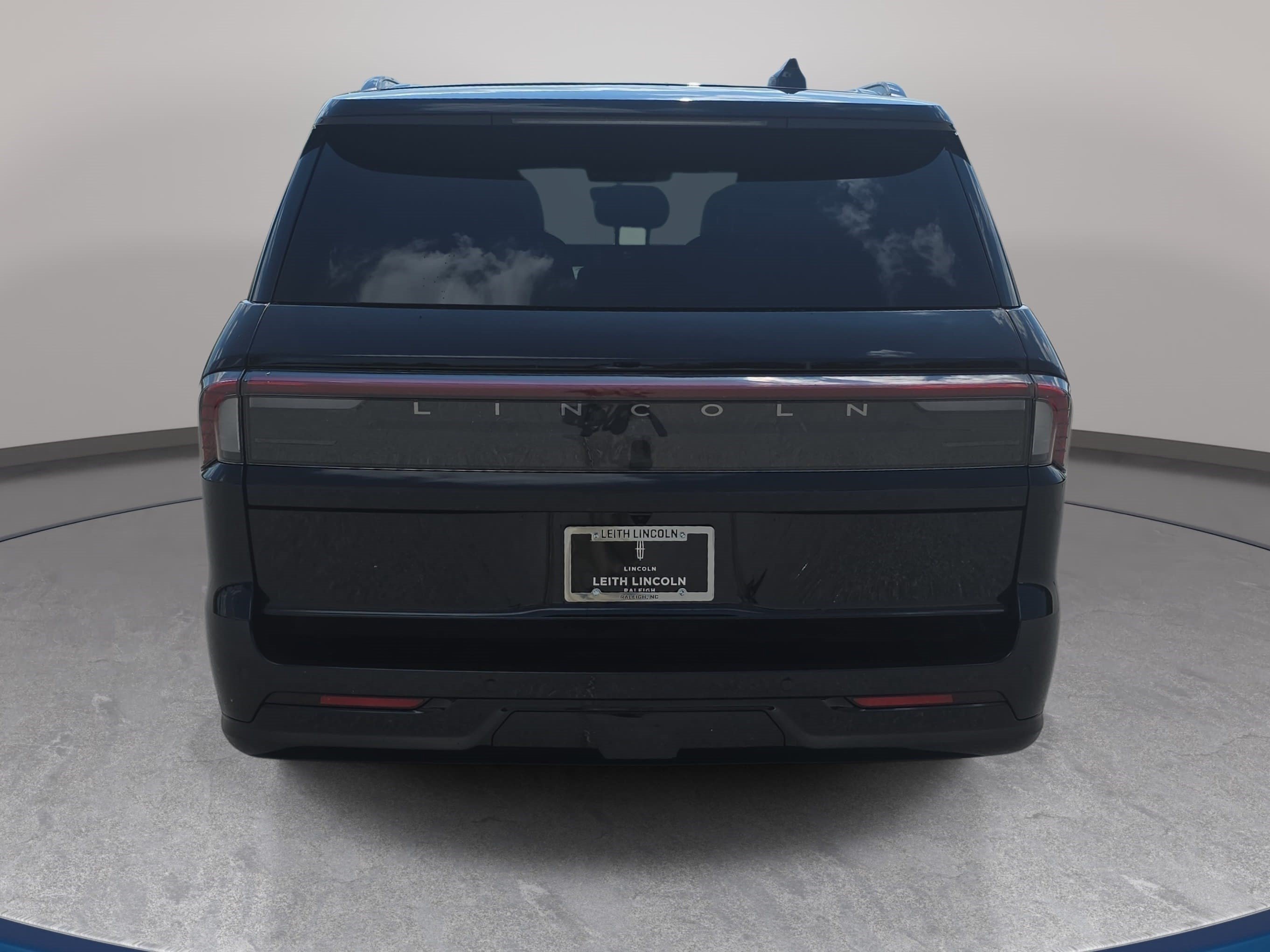 New 2026 Lincoln Navigator L Reserve w/ Jet Appearance Package AWD/4WD image 6
