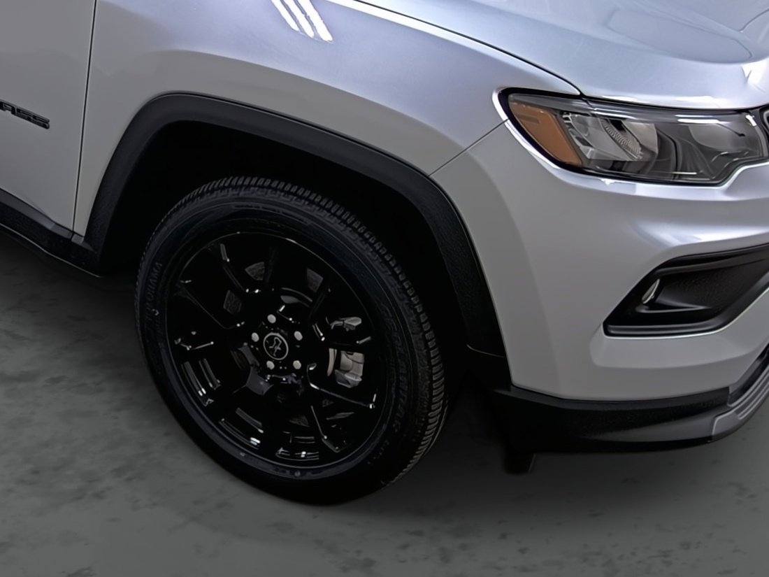 New 2026 Jeep Compass Latitude image 14