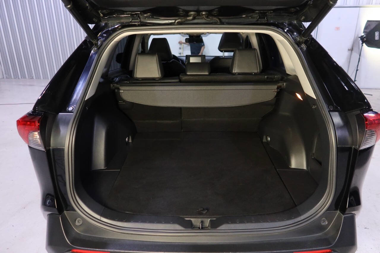 Used 2020 Toyota RAV4 XLE Premium image 24