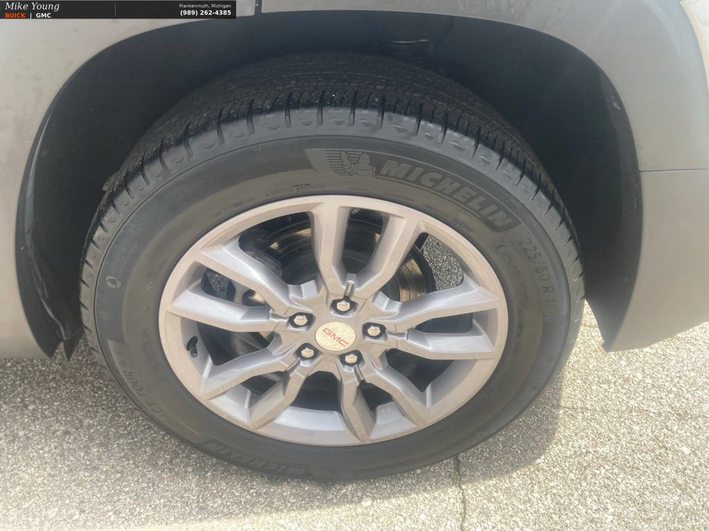 Used 2024 GMC Terrain SLT w/ Tech Package FWD image 9