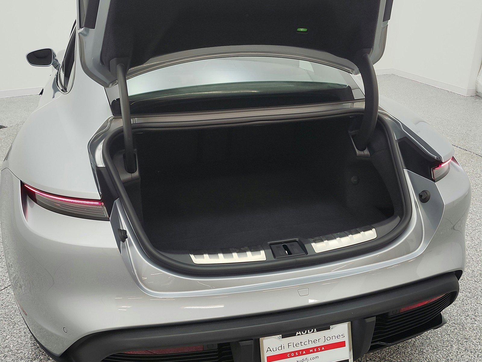 Used 2024 Porsche Taycan Turbo S w/ Premium Package image 20
