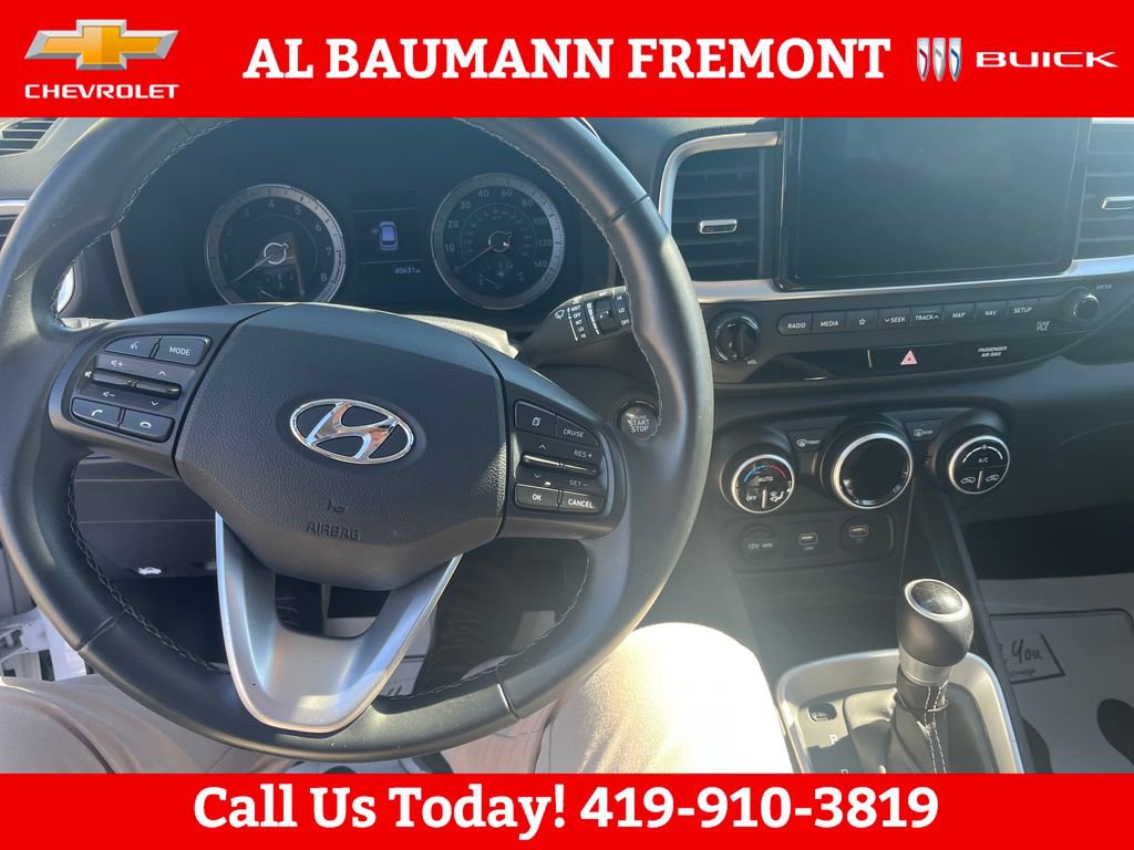 Used 2021 Hyundai Venue SEL w/ Premium Package FWD image 12
