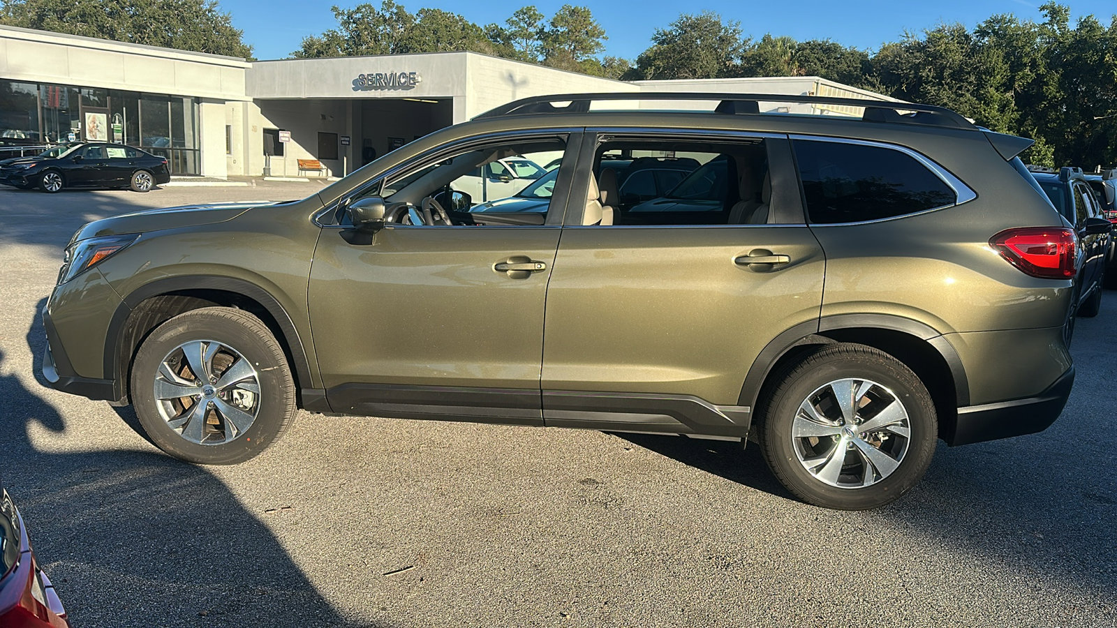 Certified 2025 Subaru Ascent Premium w/ Premium Package image 4