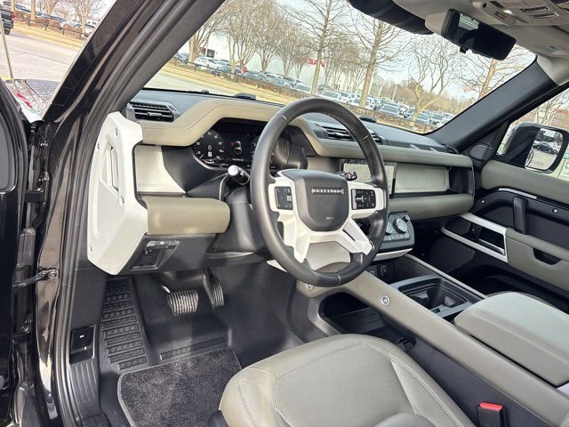 Used 2024 Land Rover Defender 90 S image 17