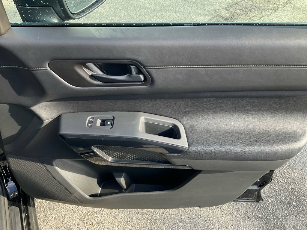 Used 2024 Nissan Pathfinder SV image 27