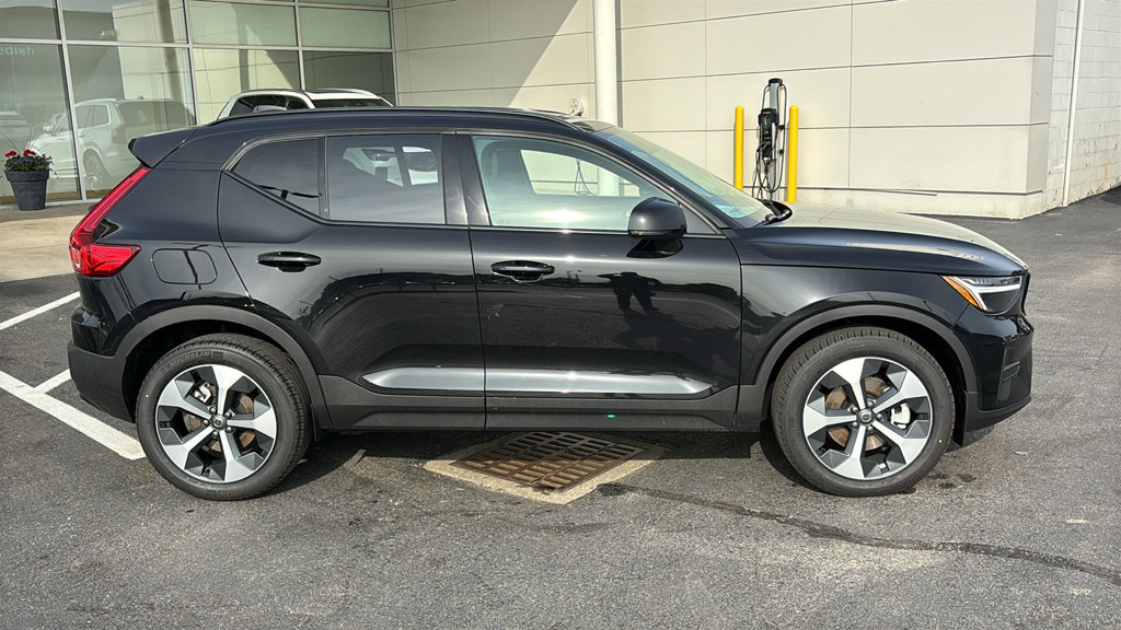 New 2026 Volvo XC40 B5 Core w/ Climate Package AWD/4WD image 28