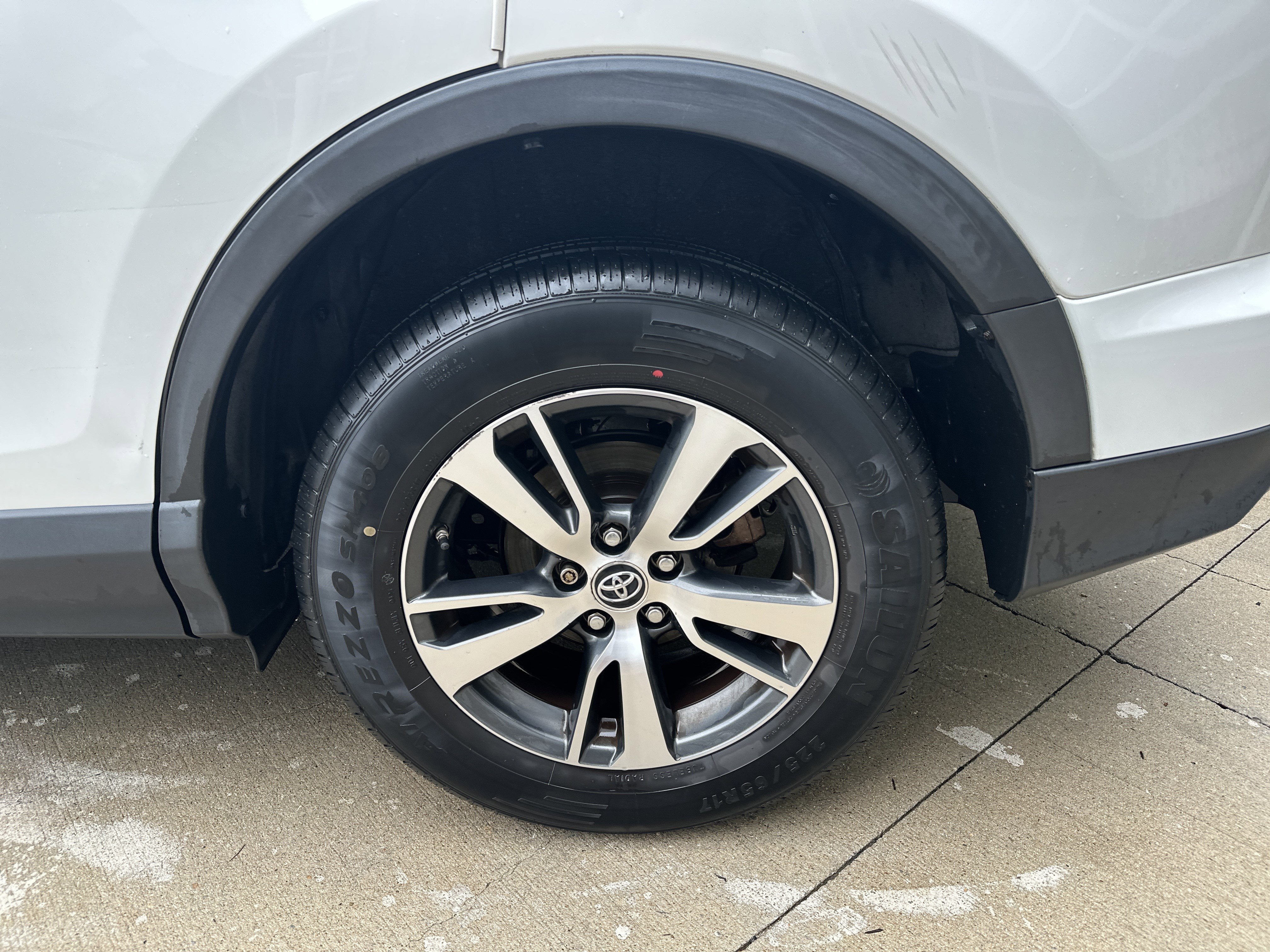 Used 2017 Toyota RAV4 XLE FWD image 17