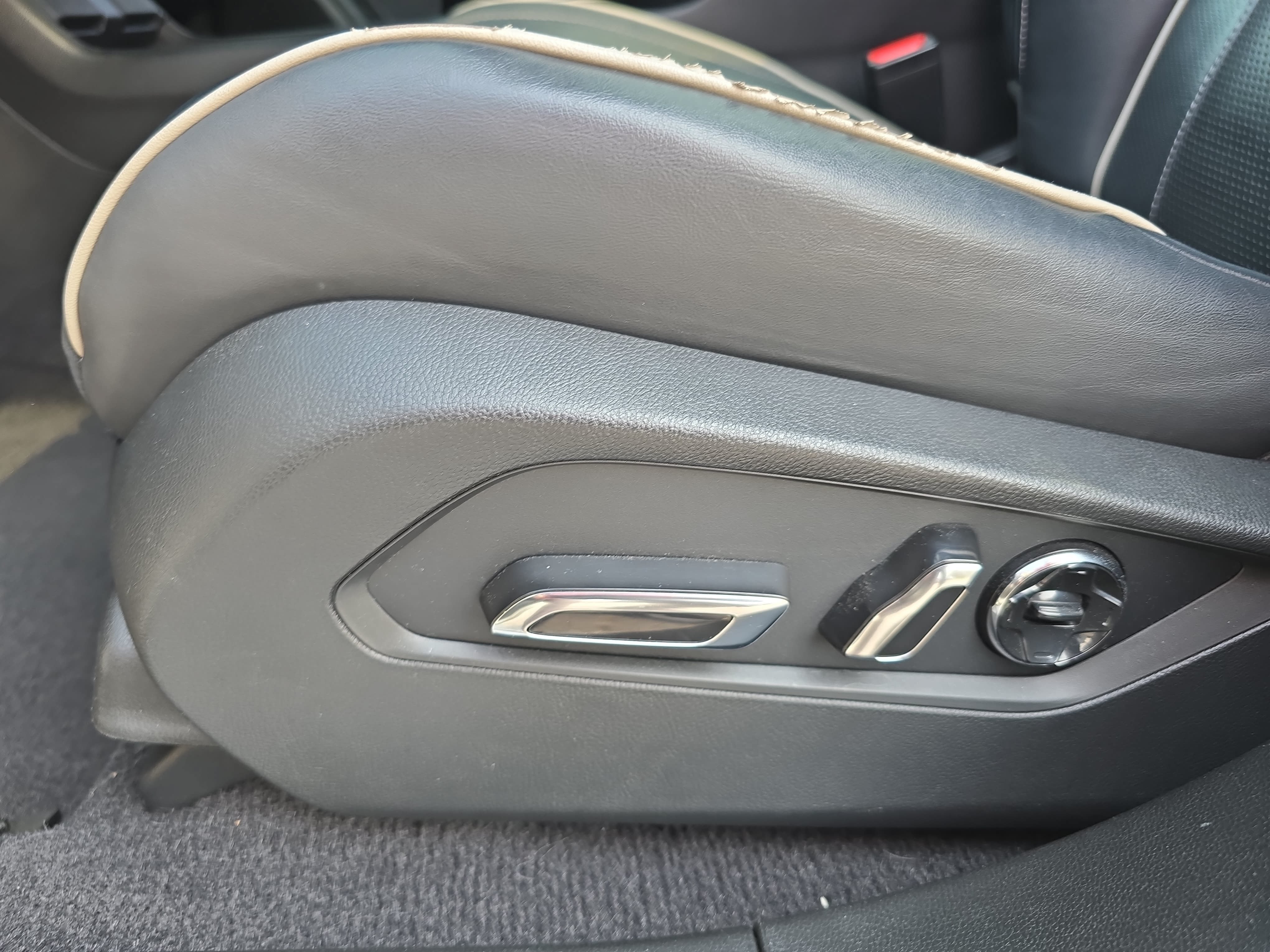 Used 2019 Acura RDX w/ Advance Package FWD image 28
