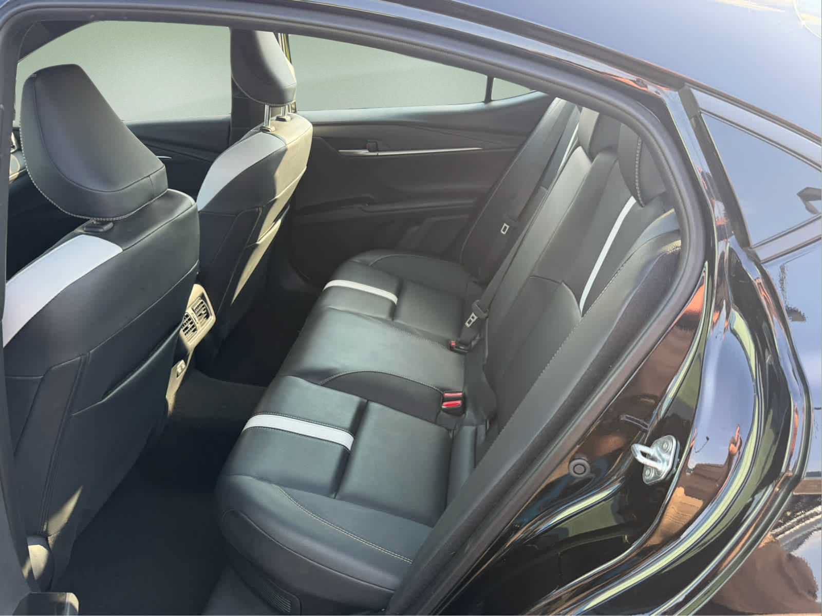 Used 2025 Toyota Camry SE FWD image 23