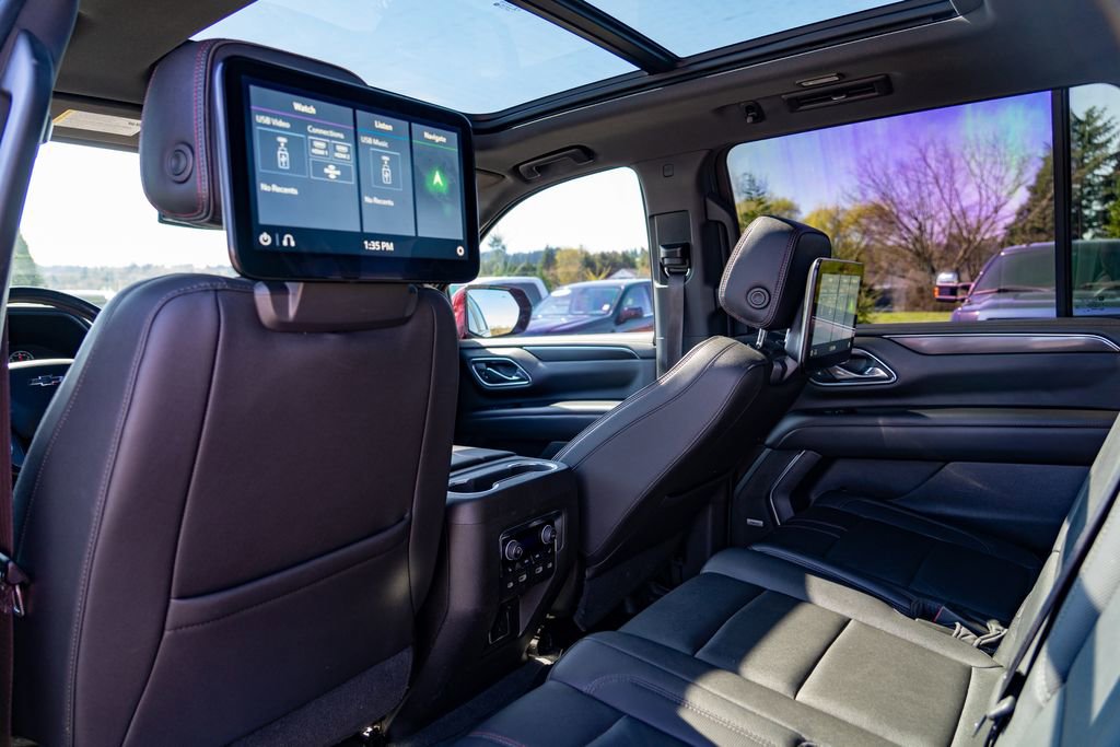 Used 2021 Chevrolet Suburban RST w/ Luxury Package AWD/4WD image 17