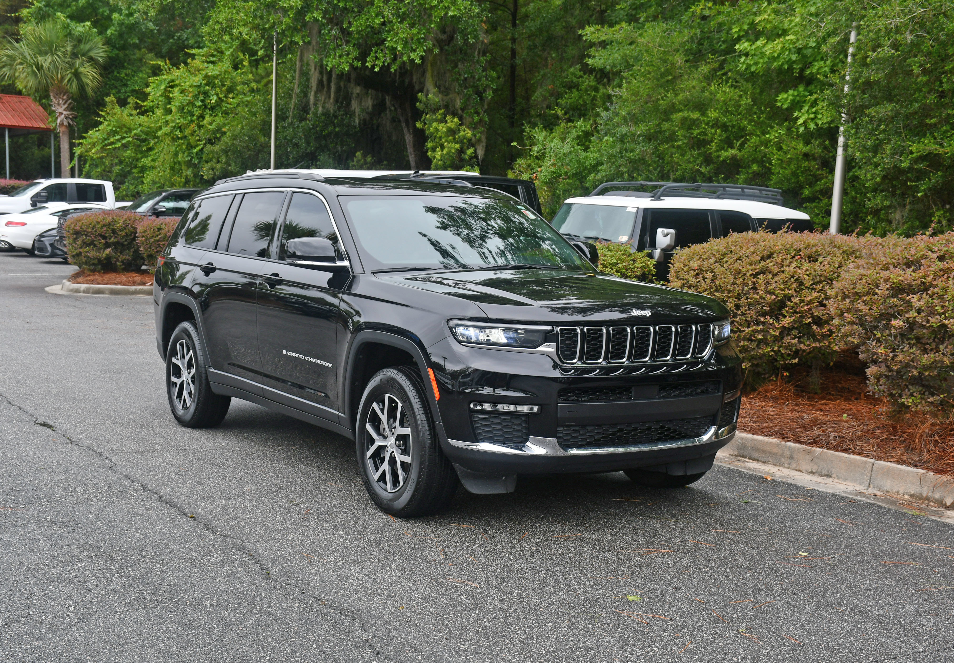 Used 2024 Jeep Grand Cherokee L Limited AWD/4WD image 6