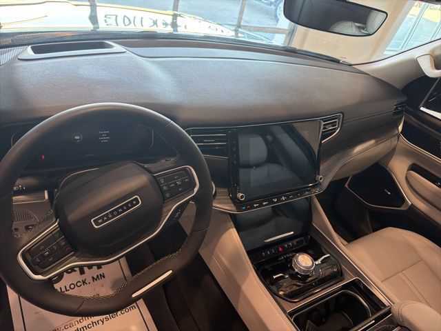 Used 2023 Jeep Wagoneer Series III w/ Premium Group I AWD/4WD image 12
