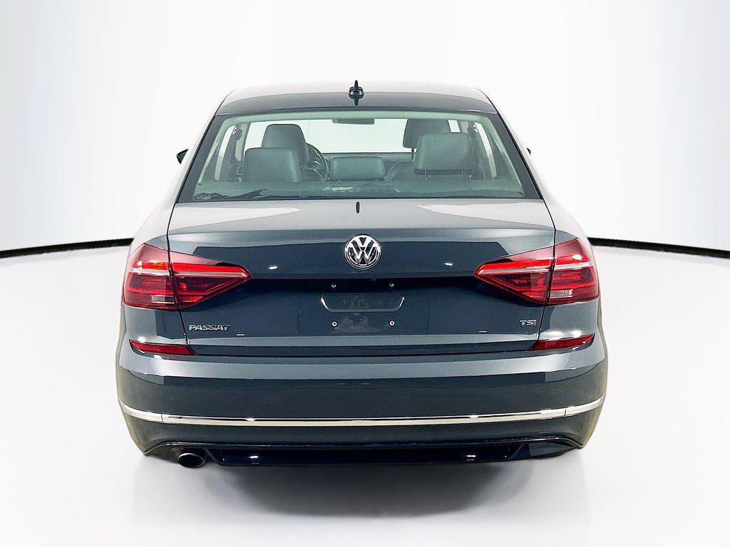 Used 2018 Volkswagen Passat 2.0T R-Line w/ R-Line Lighting Package FWD image 6