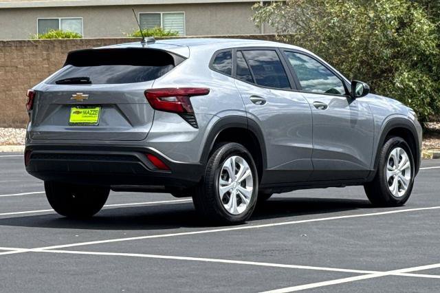 Used 2025 Chevrolet Trax LS FWD image 11