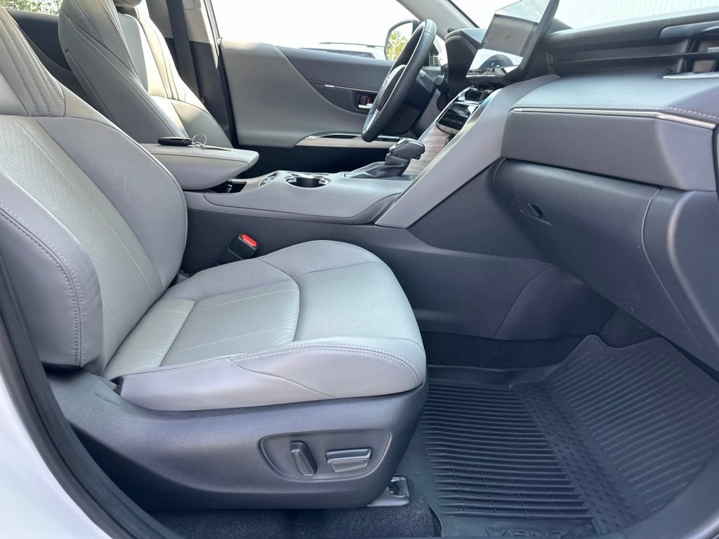 Used 2024 Toyota Venza Limited AWD/4WD image 32