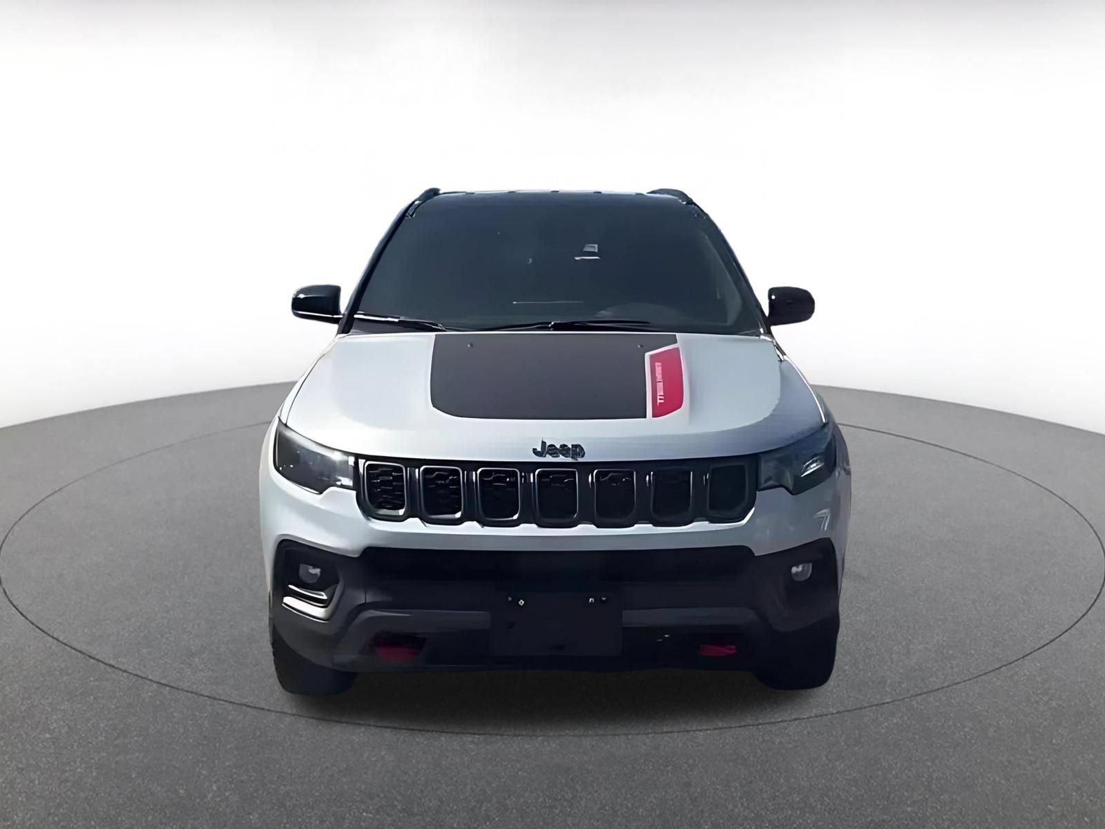 Used 2025 Jeep Compass Trailhawk AWD/4WD image 4