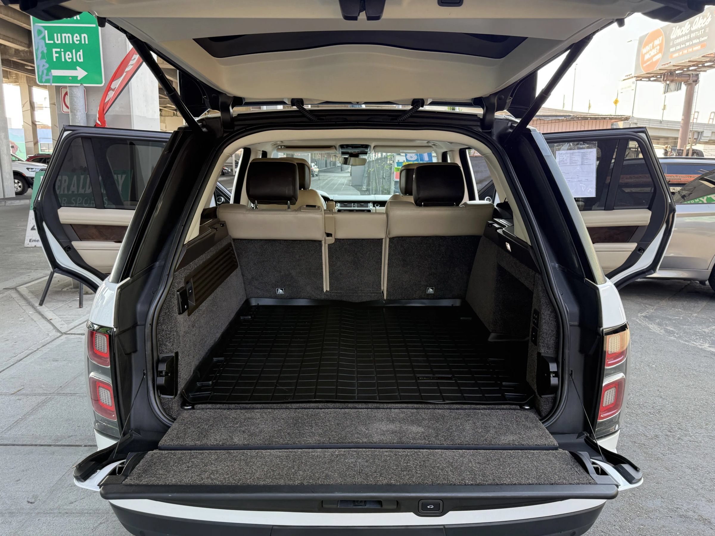 Used 2018 Land Rover Range Rover Supercharged AWD/4WD image 17
