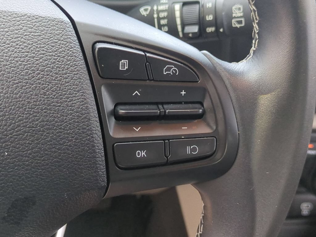 Used 2025 Hyundai Venue SEL FWD image 21