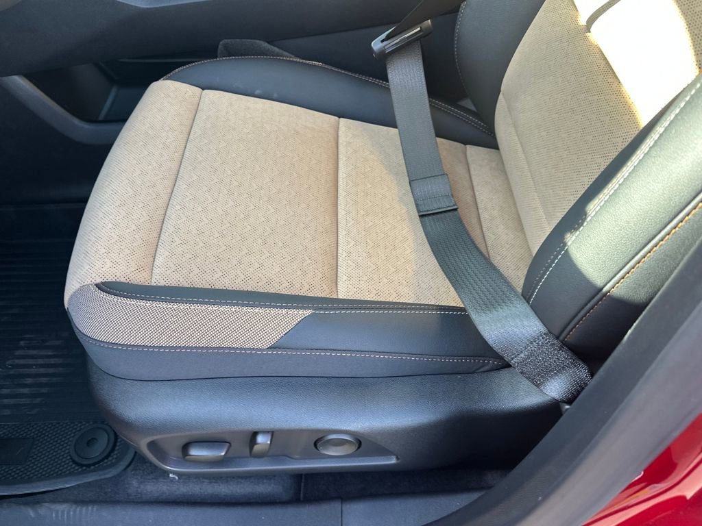 New 2026 Chevrolet Equinox ACTIV w/ Convenience Package III image 12