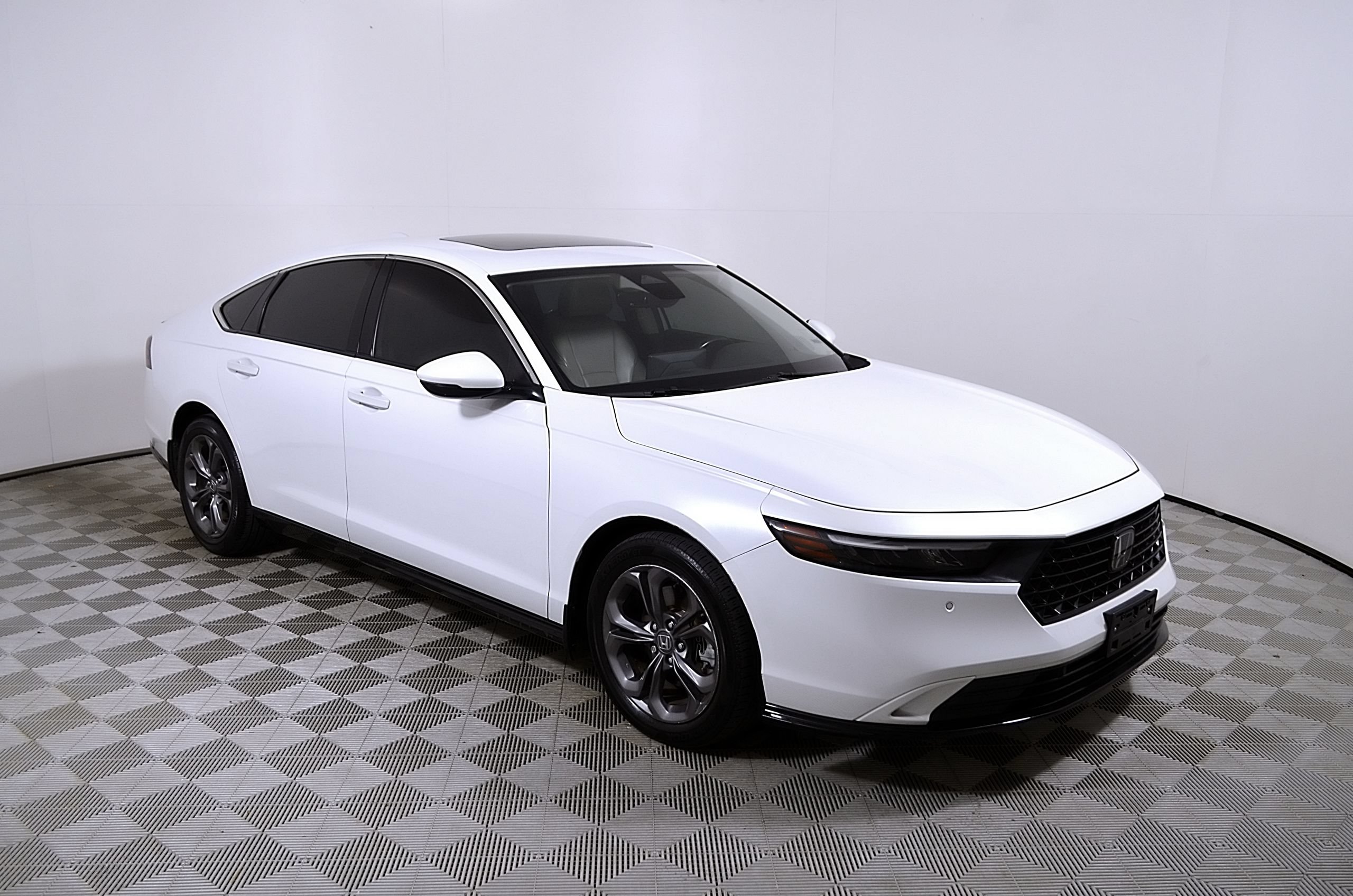 Used 2023 Honda Accord EX-L image 6