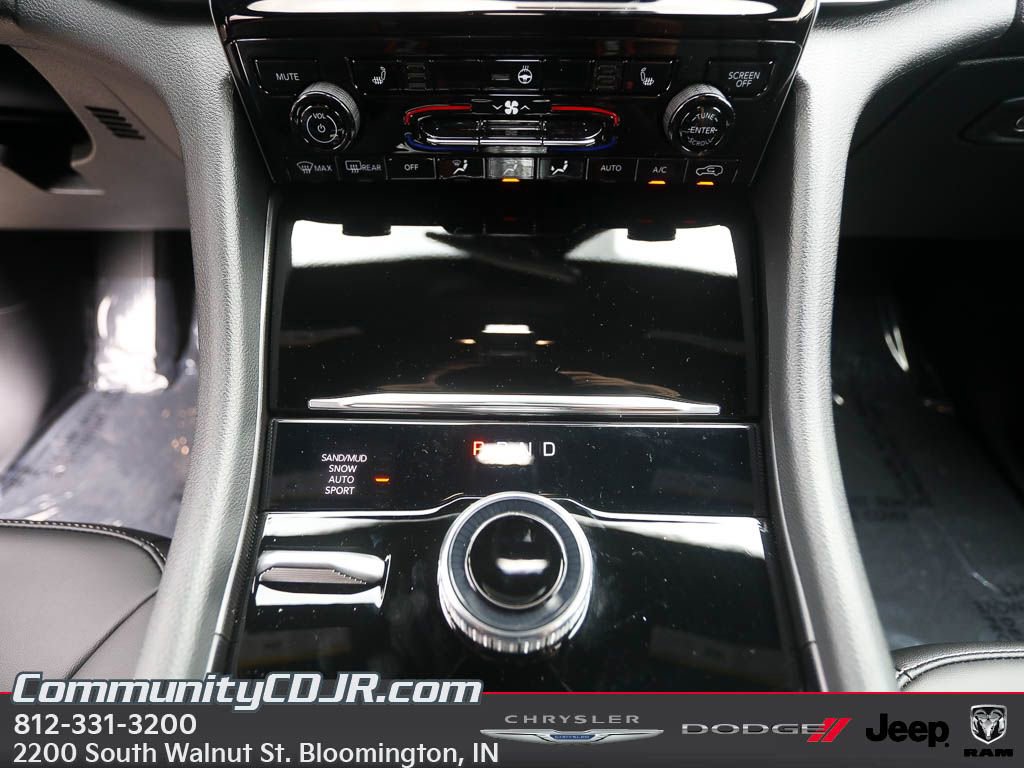 New 2025 Jeep Grand Cherokee Limited image 17