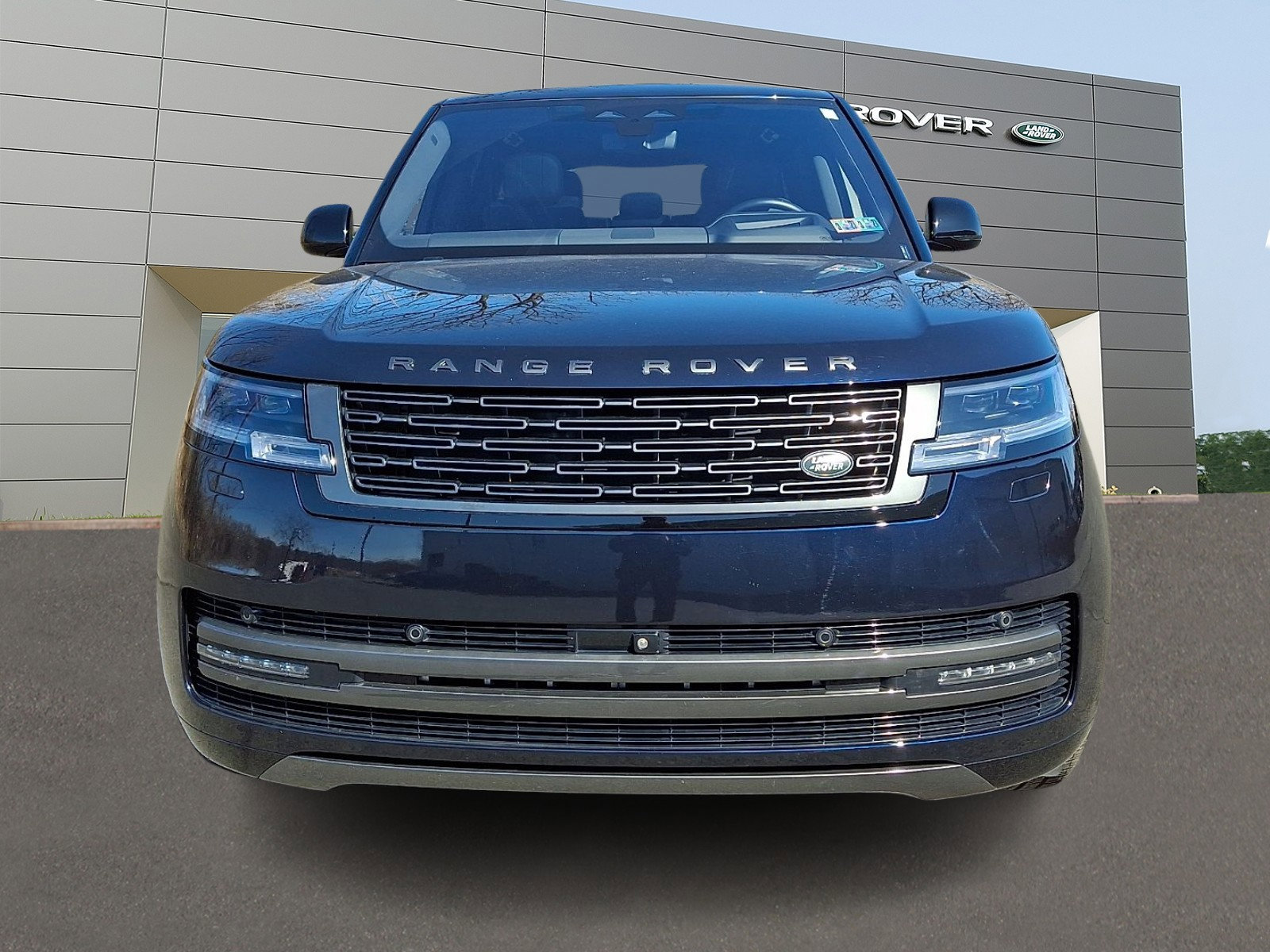 Used 2023 Land Rover Range Rover Long Wheelbase SE image 8