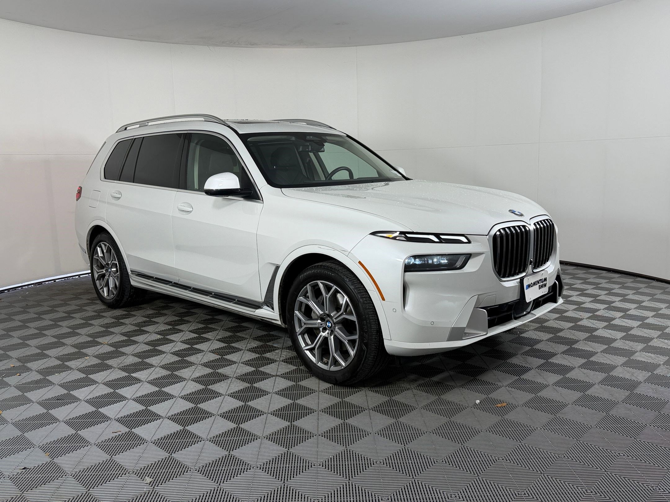 Used 2024 BMW X7 xDrive40i w/ Premium Package image 7