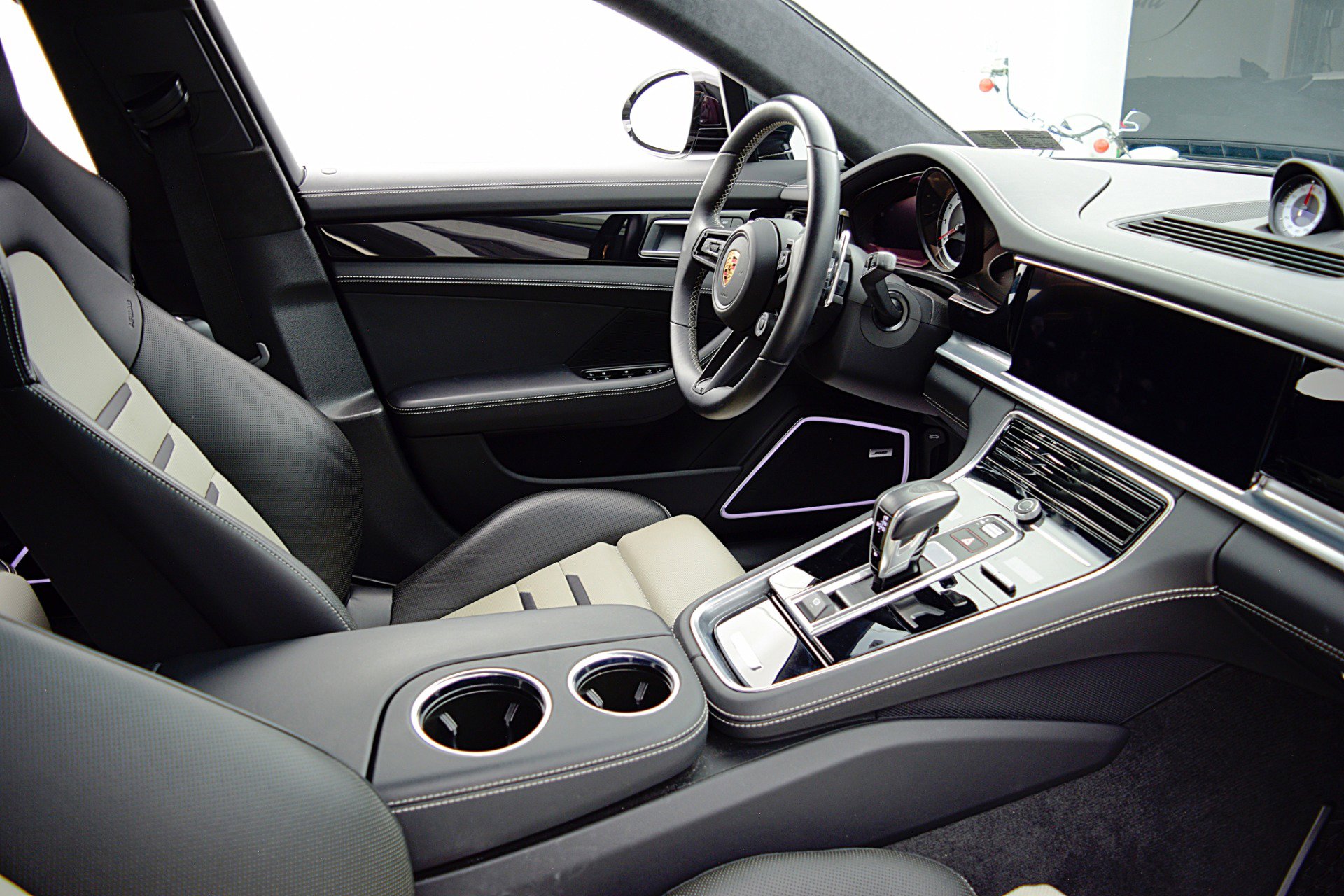 Used 2023 Porsche Panamera GTS image 29