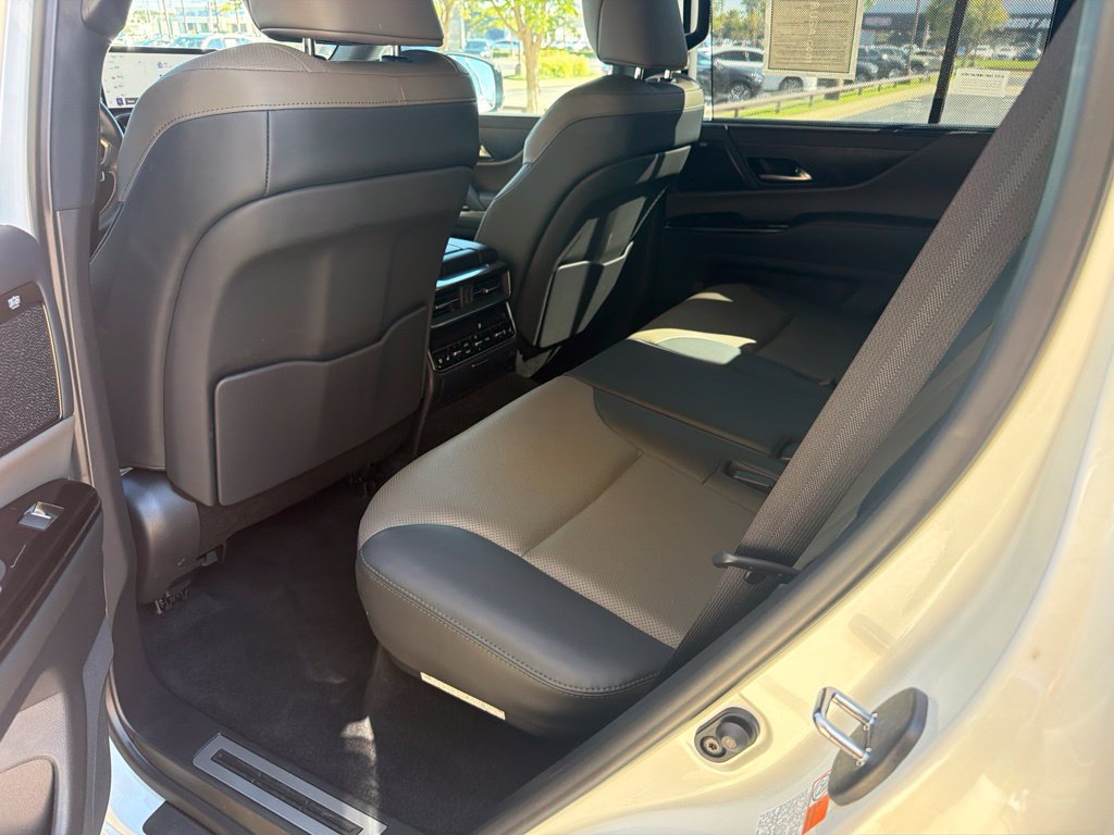 Used 2025 Lexus LX 700h Overtrail w/ Accessory Package (Z1) AWD/4WD image 6