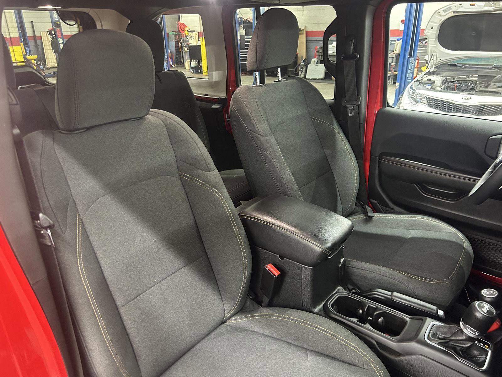 Used 2025 Jeep Wrangler Sahara image 10