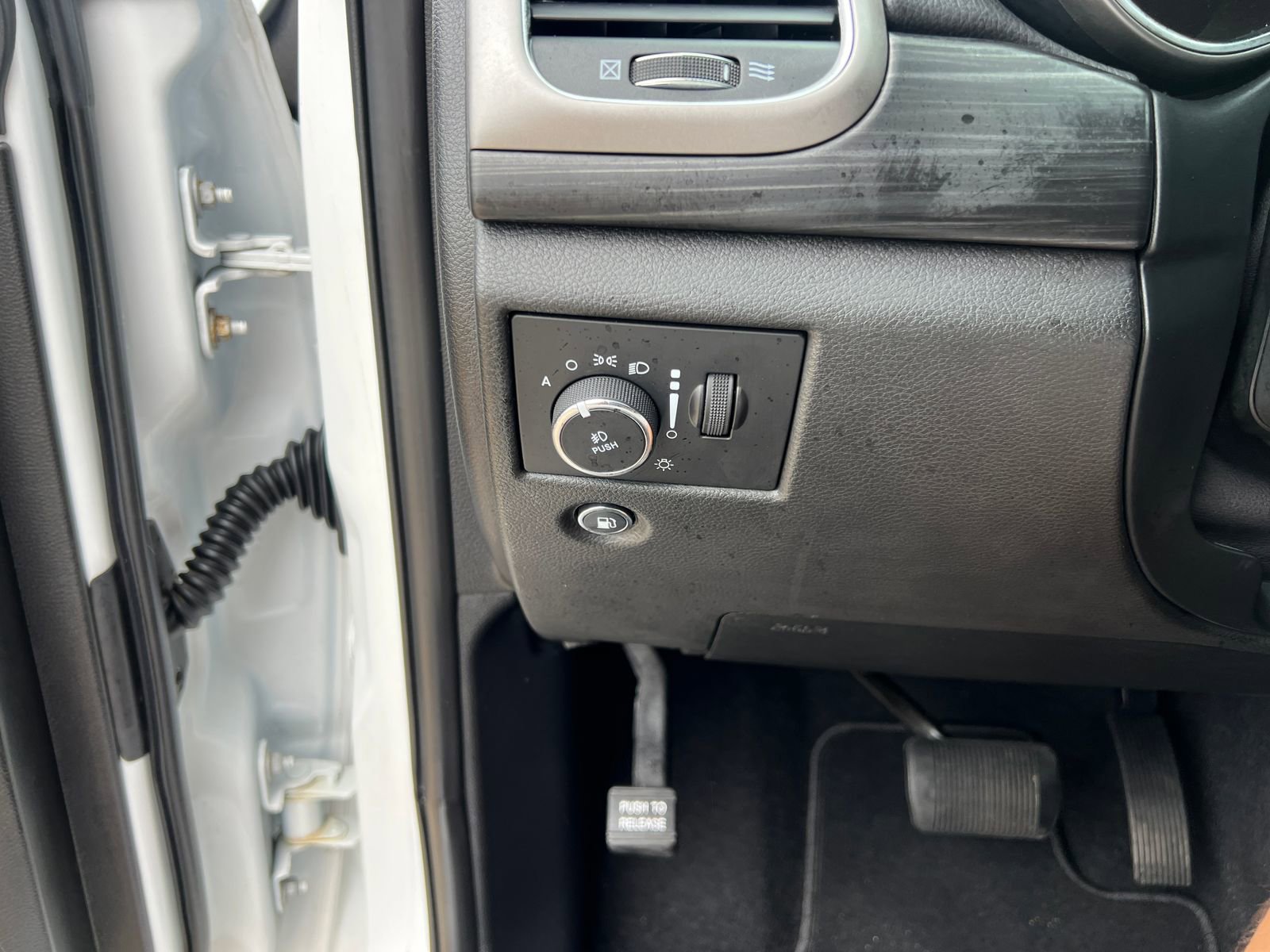 Used 2021 Jeep Grand Cherokee Laredo X RWD image 19