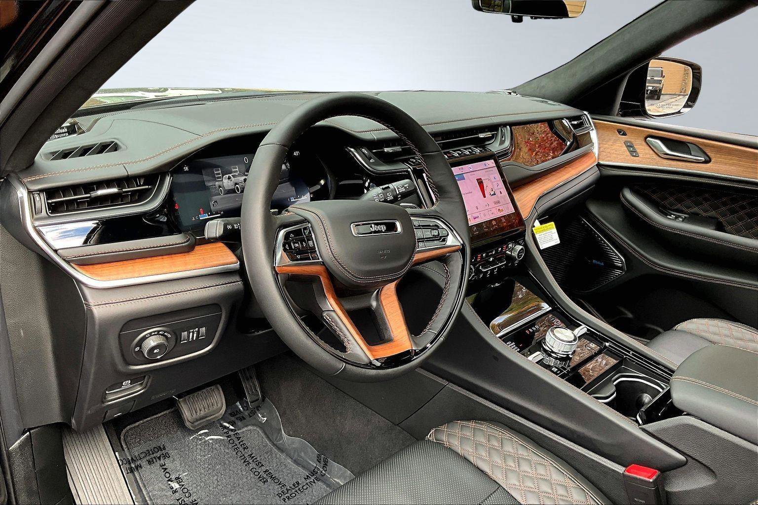 New 2025 Jeep Grand Cherokee Summit image 7