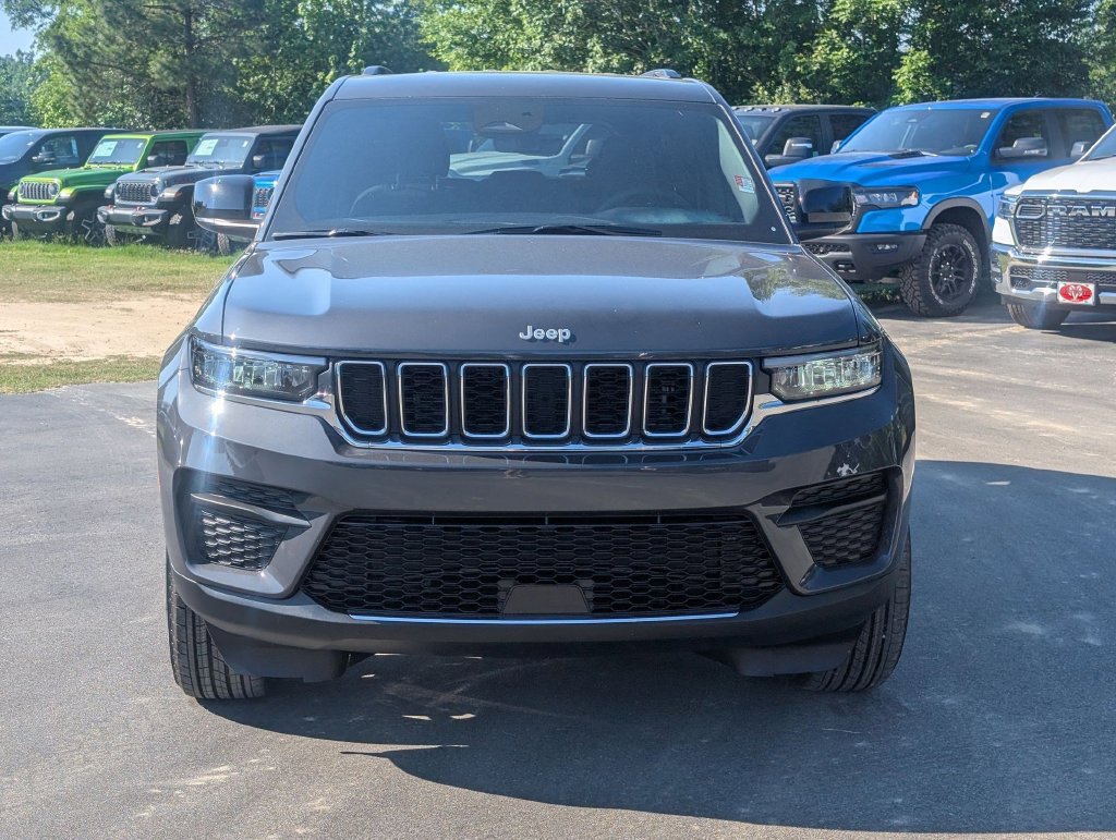 New 2026 Jeep Grand Cherokee Laredo RWD image 3